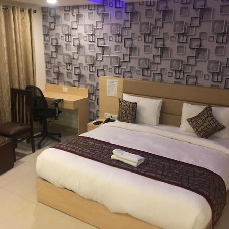 Hotel Airport D'Capitol Ню Делхи Екстериор снимка