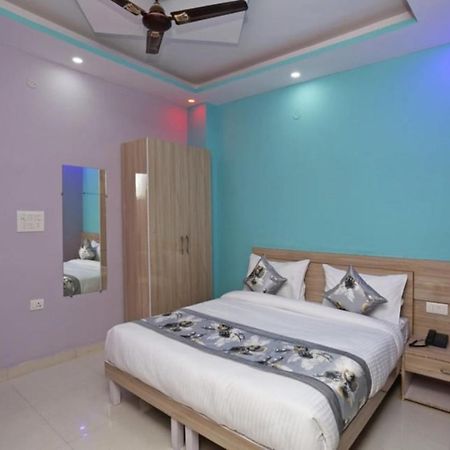 Hotel Airport D'Capitol Ню Делхи Екстериор снимка