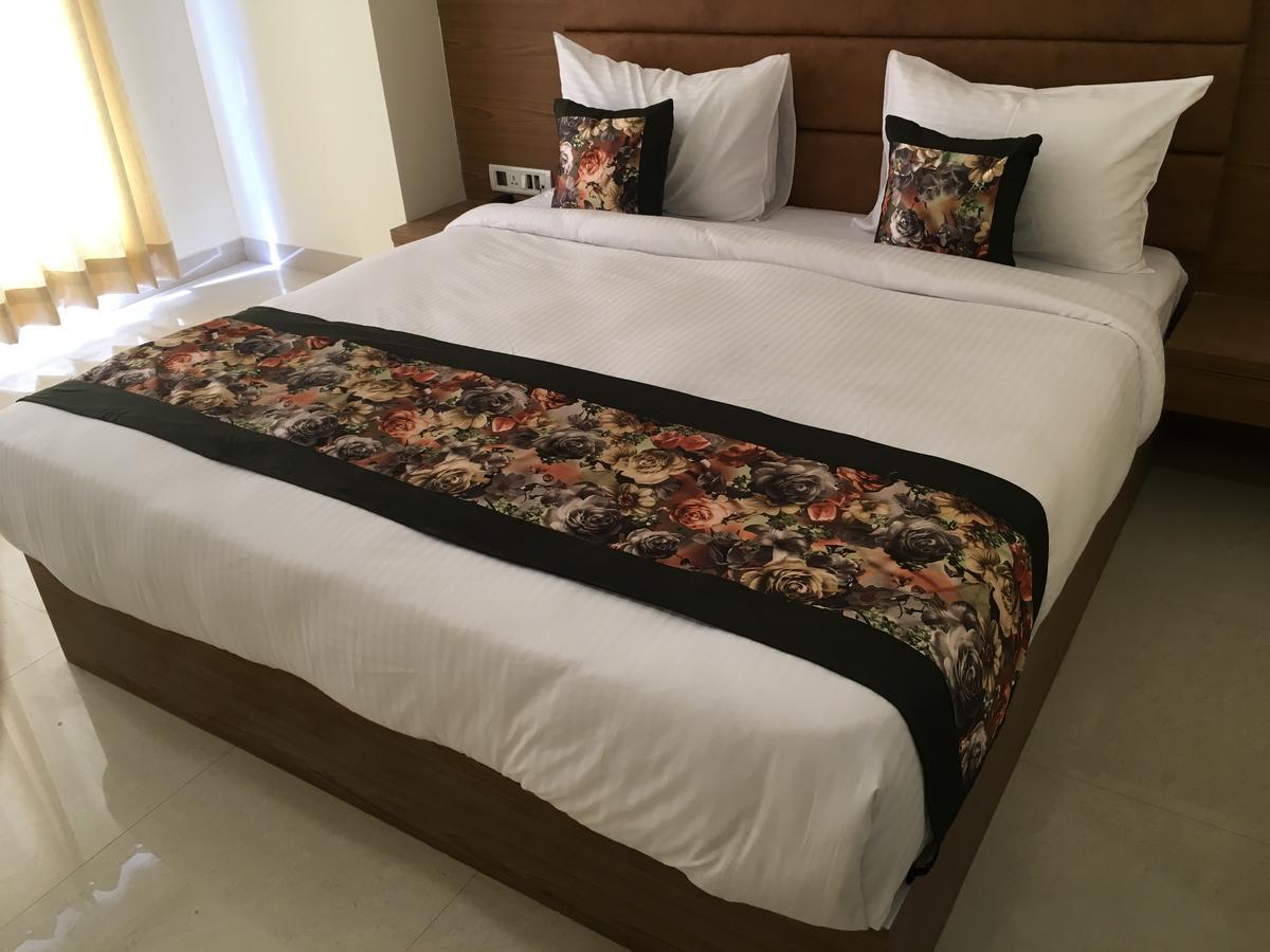 Hotel Airport D'Capitol Ню Делхи Екстериор снимка