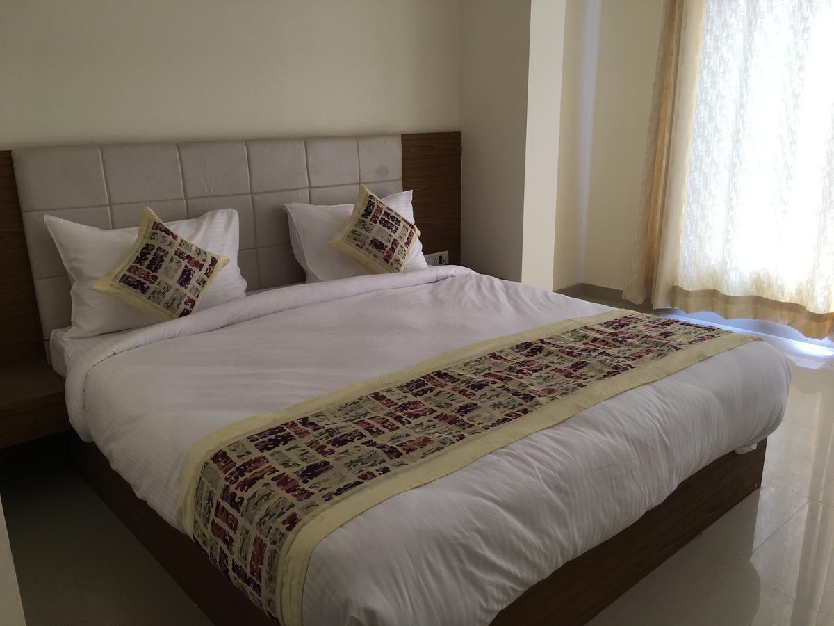 Hotel Airport D'Capitol Ню Делхи Екстериор снимка