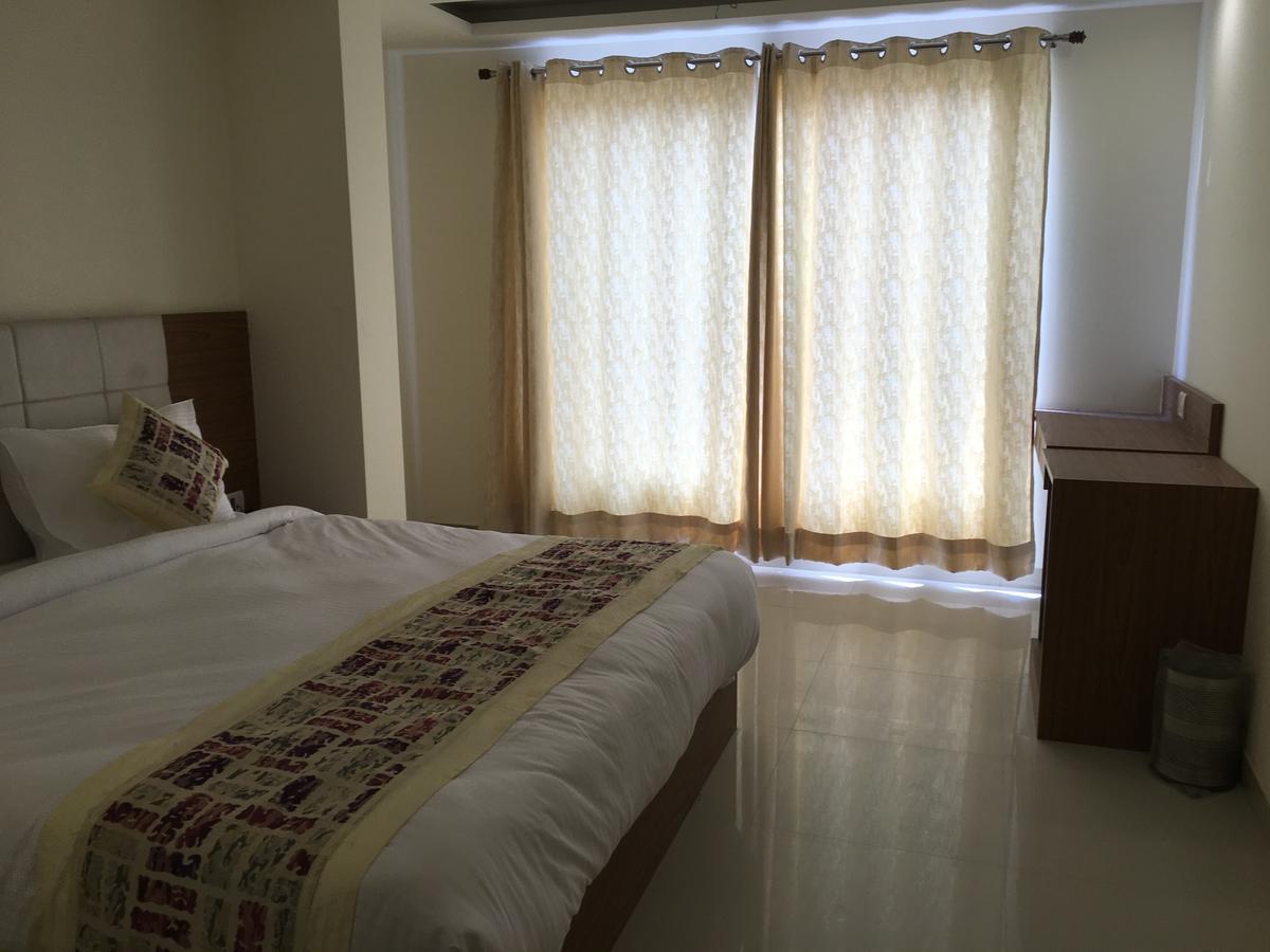 Hotel Airport D'Capitol Ню Делхи Екстериор снимка