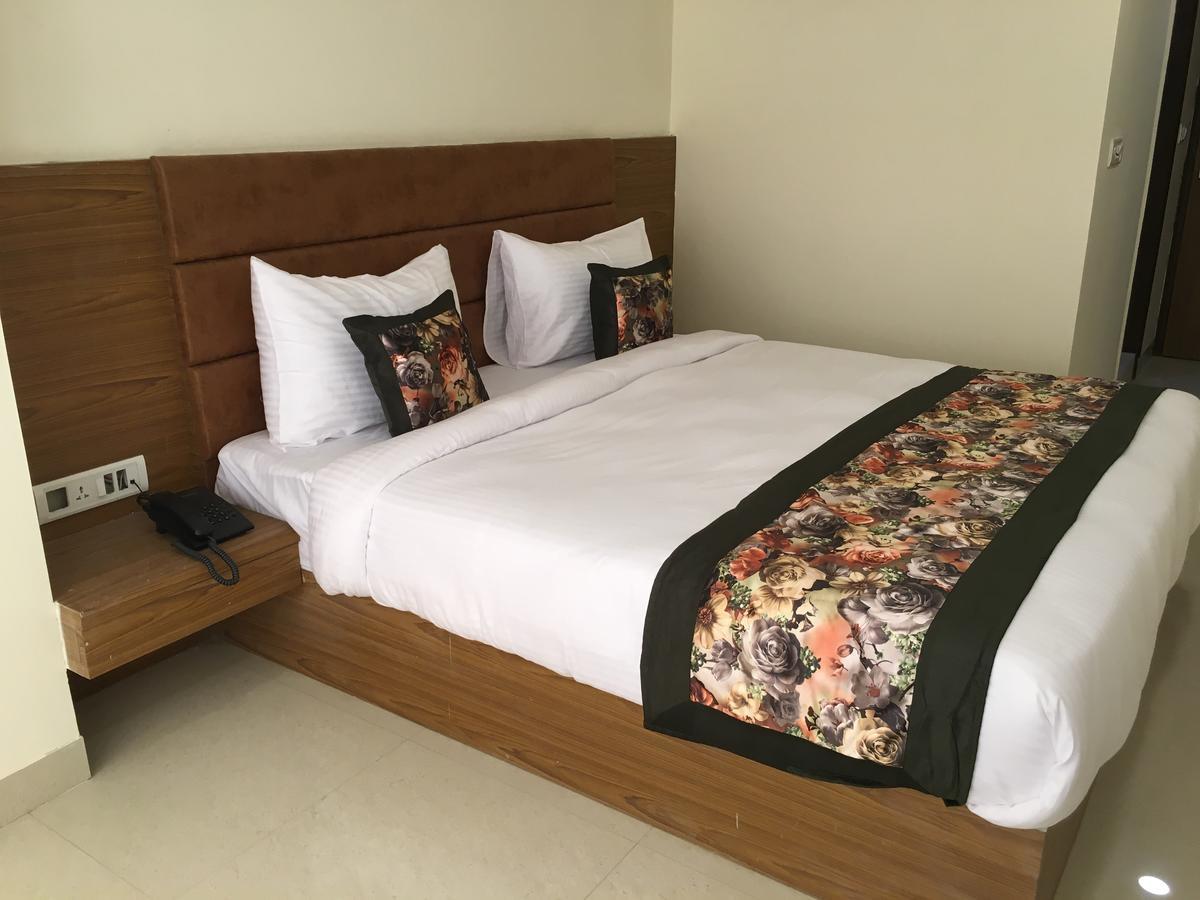 Hotel Airport D'Capitol Ню Делхи Екстериор снимка