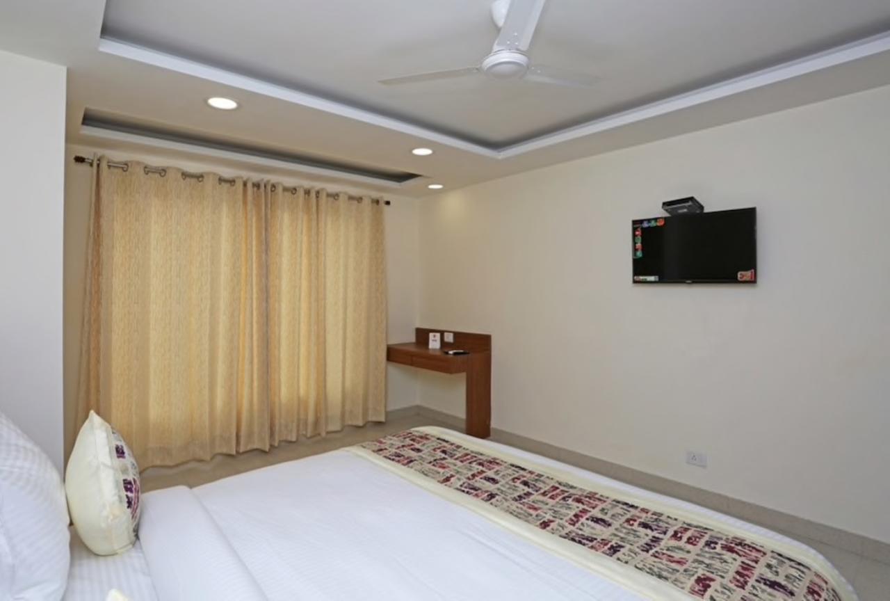 Hotel Airport D'Capitol Ню Делхи Екстериор снимка