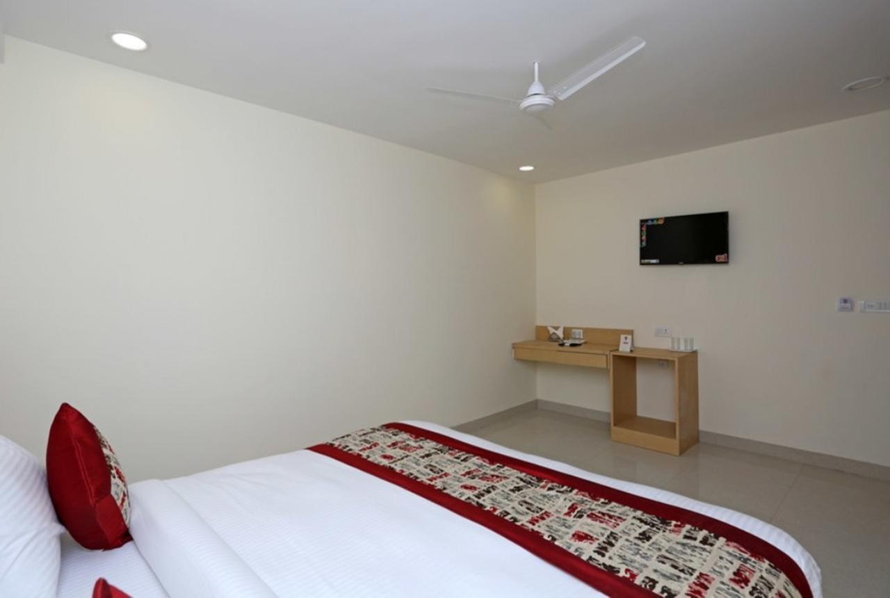 Hotel Airport D'Capitol Ню Делхи Екстериор снимка