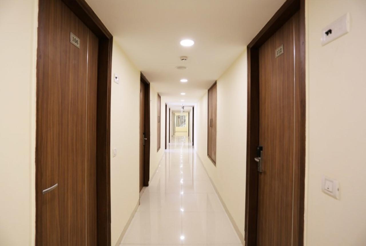 Hotel Airport D'Capitol Ню Делхи Екстериор снимка
