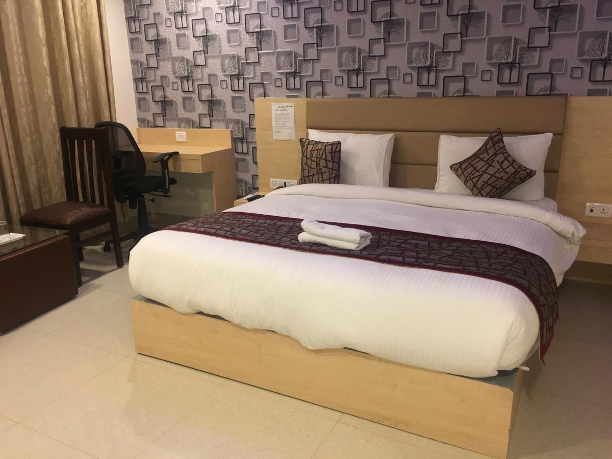 Hotel Airport D'Capitol Ню Делхи Екстериор снимка