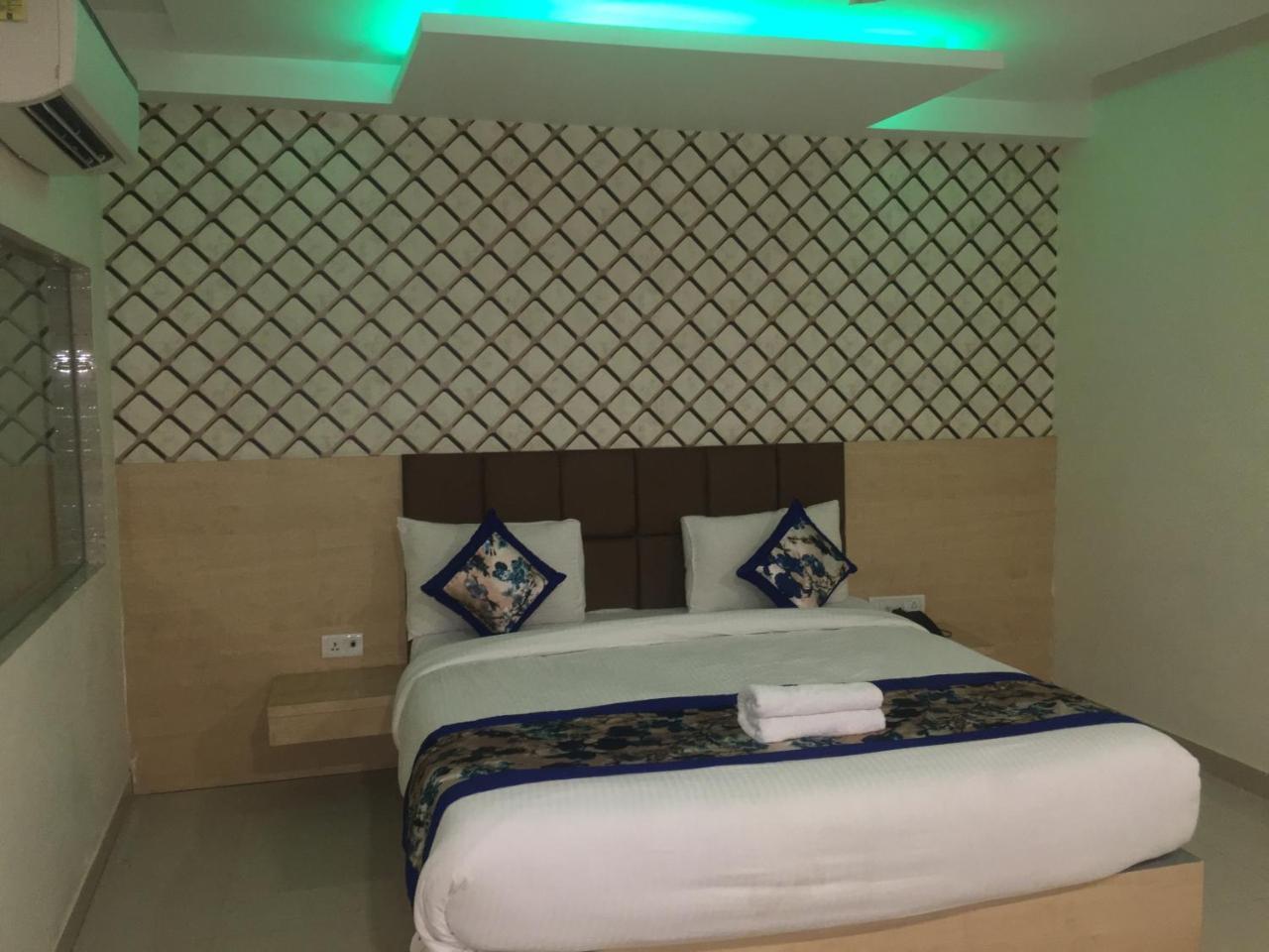 Hotel Airport D'Capitol Ню Делхи Екстериор снимка