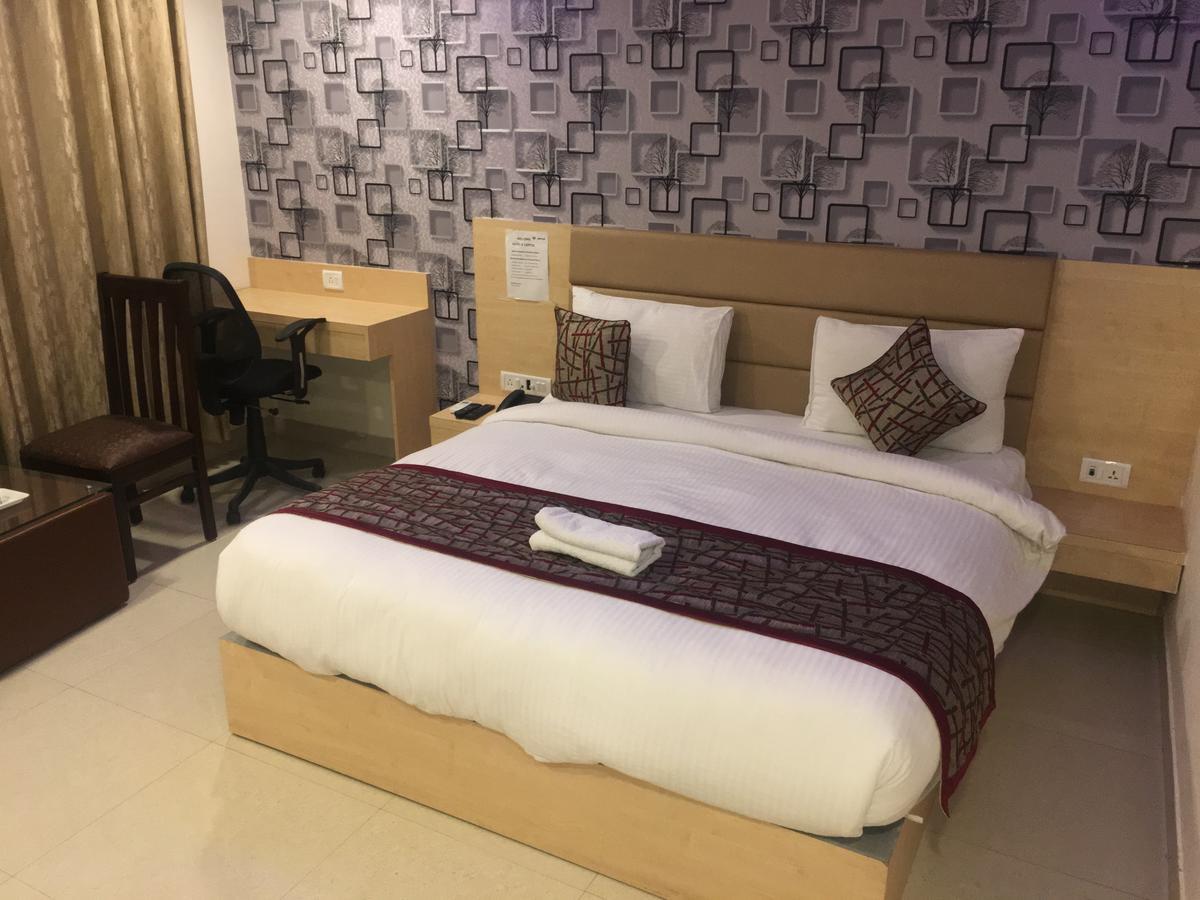 Hotel Airport D'Capitol Ню Делхи Екстериор снимка
