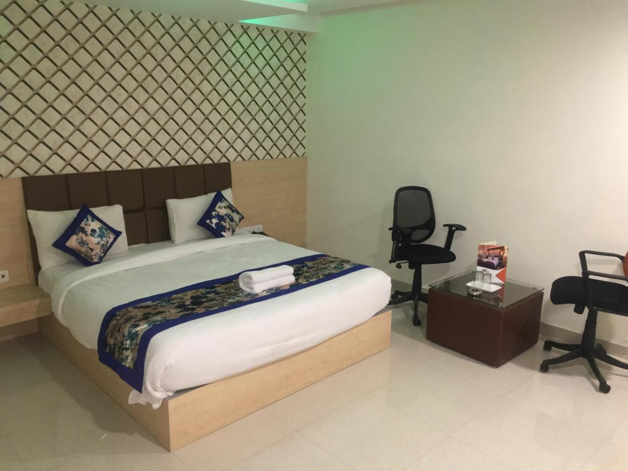 Hotel Airport D'Capitol Ню Делхи Екстериор снимка