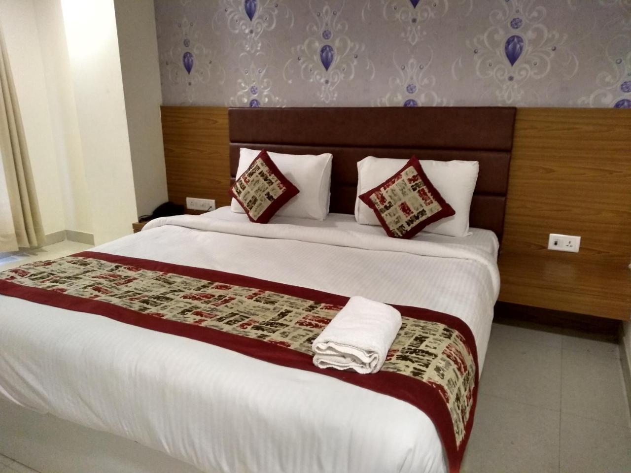 Hotel Airport D'Capitol Ню Делхи Екстериор снимка