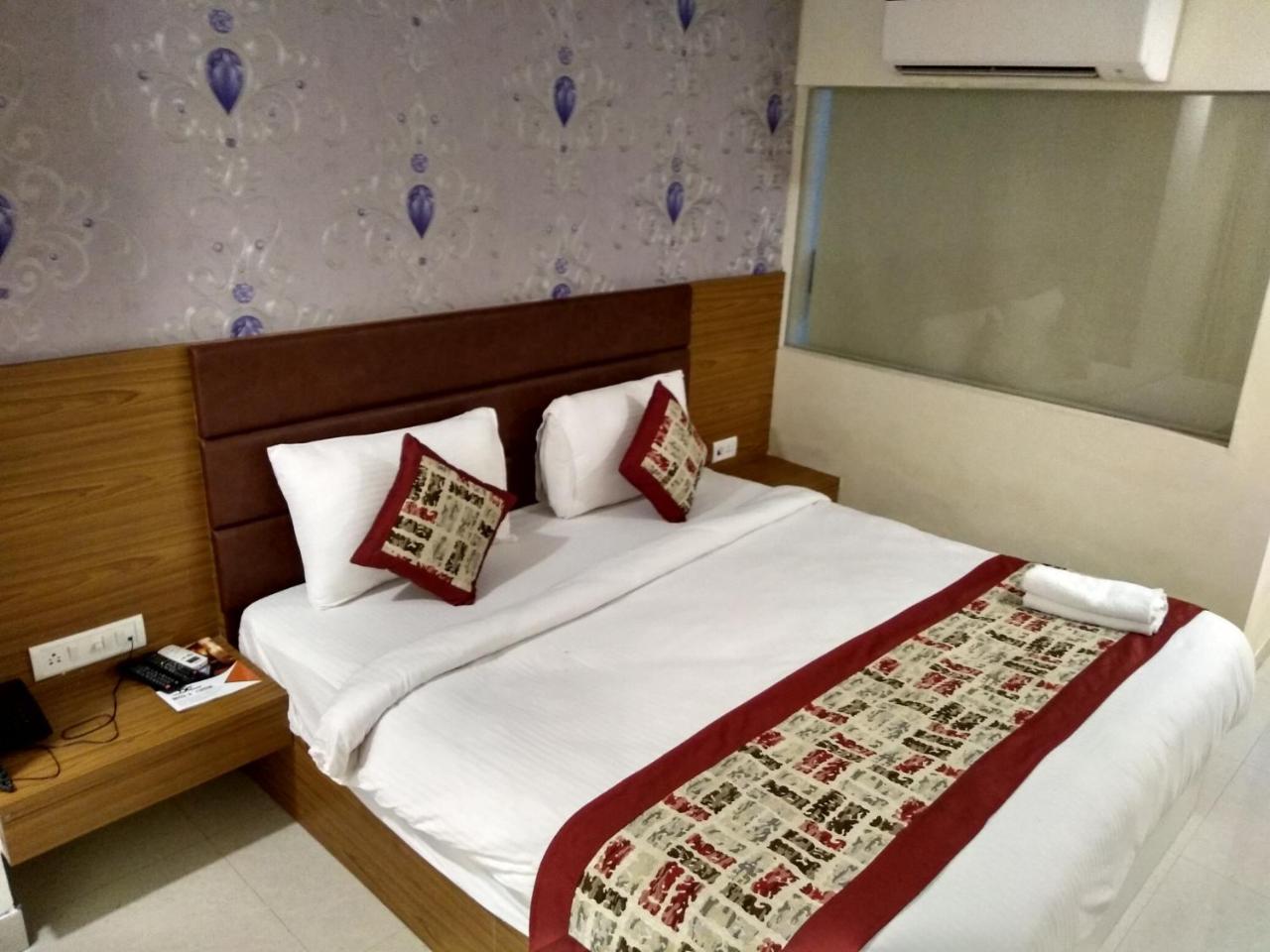 Hotel Airport D'Capitol Ню Делхи Екстериор снимка