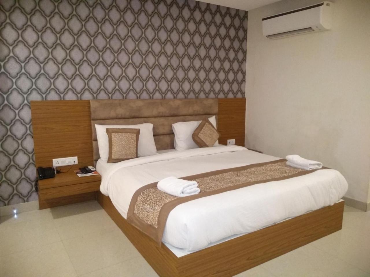 Hotel Airport D'Capitol Ню Делхи Екстериор снимка