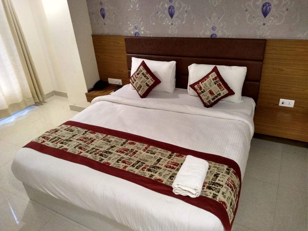 Hotel Airport D'Capitol Ню Делхи Екстериор снимка